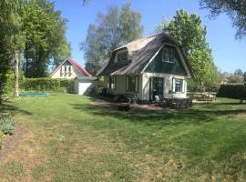 Beautiful Holiday Home in Heeten with Private Garden，位于Heeten的别墅