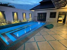 Villa Emerald: 3 Bedroom Pool Villa Near River，位于彭亨的度假短租房