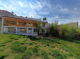 YANG-LHA GUEST HOUSE，位于列城Namgyal Tsemo Gompa附近的酒店