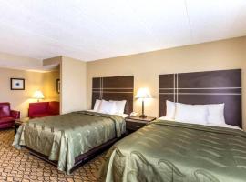 Norwood Inn & Suites Milwaukee，位于密尔沃基的酒店