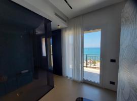 B&B Le Suites di Costanza，位于切法卢的海滩短租房
