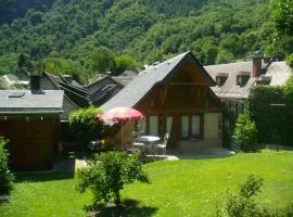 petite maison de montagne avec jardin
