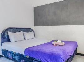 Kartini Guest House near Alun Alun Probolinggo，位于Sukobumi的酒店