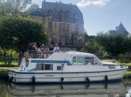 Le bateau du Foudre，位于Châtillon-en-Bazois的酒店