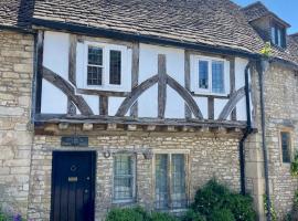 Luxury Cotswolds Cottage optional Hot Tub, Castle Combe，位于科姆堡的酒店