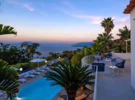 Capri Blue Luxury Villa Le Tre Monelle，位于阿纳卡普里的豪华酒店