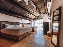 Loft Hotel Malecón Vallarta，位于巴亚尔塔港的酒店