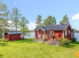 Ekudden. Idylliskt nära sjö. Egen strand.