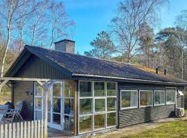 Two-Bedroom Holiday home in Aakirkeby 7，位于维斯特索马肯的度假屋