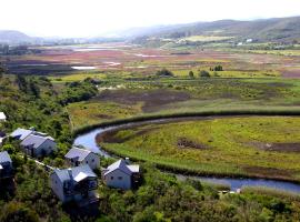 艾米丽月亮河山林小屋，位于普利登堡湾的山林小屋