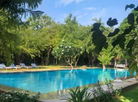 PushkarOrganic - Lux farm resort with pool，位于布什格尔的酒店