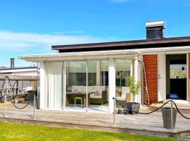 Holiday home STENUNGSUND VI，位于斯泰农松德的酒店