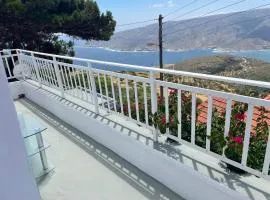 Traditional SeamansHouse Kochilos