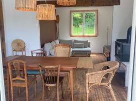 MAISON STERNA : maison familiale en bord de mer，位于Kerouguel的酒店