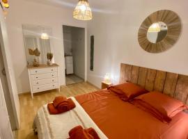 Appartement Cosy 1 chambre pour 2 pers - rénové - terrasse - parking，位于迪纳尔的酒店