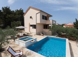 Holiday Home Tanja，位于苏提万的酒店