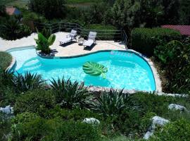 Relax tiny villas 40 meters of the beach，位于科尔丘拉的酒店
