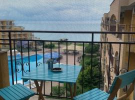 Beautiful sea view apartment in Midiya Family Grand Resort, Aheloy，位于阿赫洛伊的酒店