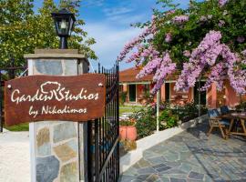 Nikodimos Garden Studios，位于圣乔治斯的公寓