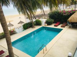 West AFRICAN BEACH，位于萨利尼亚拉尔的酒店