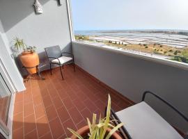 Sea View Apartment，位于法鲁Forum Algarve Shopping Center附近的酒店