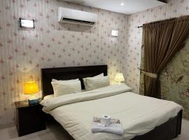 Royal Three Bed Room Full House Dha Phase 6 Lahore，位于拉合尔的乡村别墅