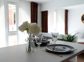 LITTLE MAMA including free parking at 100 meters