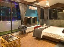 Hotel Limelight，位于Kudal的酒店