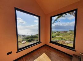 Stunning 1-Bed tiny home in Isle of Skye，位于Elgol的度假屋