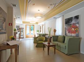 Cora Hotels Leon d'Oro，位于卡斯泰拉尔夸托的酒店