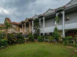De Manora Homes - Unpretentious hotel with a garden , posh area Ranjit Avenue，位于阿姆利则旁遮普邦战争英雄纪念博物馆附近的酒店