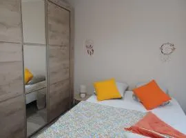 APPARTEMENT, LA ROUTE DES GRANDES ALPES , 5 couchages, GARAGE pour motards, cyclistes, POSSIBILITÉ de studios supplémentaires, si plus de 6 pers