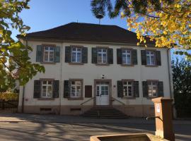 Altes Schulhaus Mutschelbach，位于卡尔斯巴德的酒店