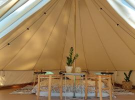 Jaagu Glämping，位于Suuremõisa的酒店