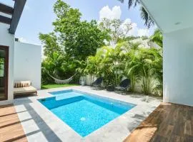 Casa Mallorca Tropical Vibes Private Pool Backyard With Grill Sunroof & Hammock Concierge & Wifi