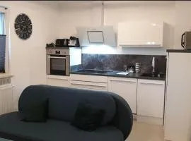 Apartment mit schöner, moderner Einrichtung