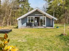 6 person holiday home in Ebeltoft