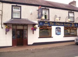 The Piker's Lodge，位于Lough Gowna的酒店
