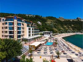 Royal Grand Hotel and Spa - All Inclusive and Free beach accsess，位于卡瓦尔纳的酒店