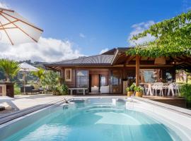 Villa Manuiti, balinese luxury home - private swim SPA, ocean view - OFYR BBQ - KoÏ pond，位于普纳奥亚的酒店