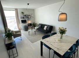 Luxury 1-bedroom apartment with sauna and sea view，位于赫尔辛基赫尔辛基动物园附近的酒店