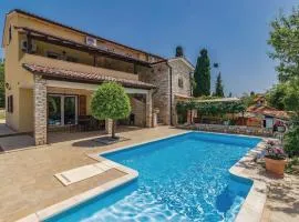 Beautiful Home In Manjadvorci With Outdoor Swimming Pool