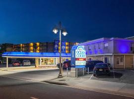 Ocean Court Beachfront Hotel，位于代托纳海滩的汽车旅馆