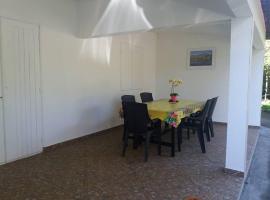 Location saisonnière Le Clos des Agrumes，位于圣安娜的酒店