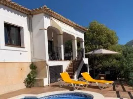 Villa Vista Bonita with private pool, 4 bedrooms, 9 people