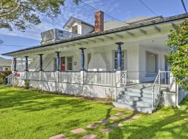 Carpinteria Apt with Hot Tub - 10 Min Walk to Beach!，位于卡宾特里拉的酒店