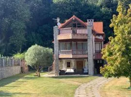 Casa con amplio jardín en Pechón