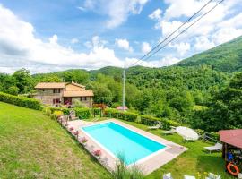 Stunning Home In Abetone Cutigliano With Sauna, Wifi And Outdoor Swimming Pool，位于库蒂利亚诺的酒店