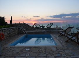 Villa Thetis with private pool where the sunsets fade away，位于阿约斯尼奇塔斯的酒店