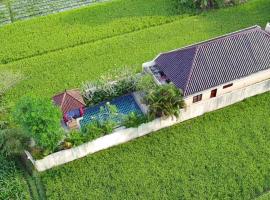 Private pool Villa Sawah Sewon，位于日惹的酒店